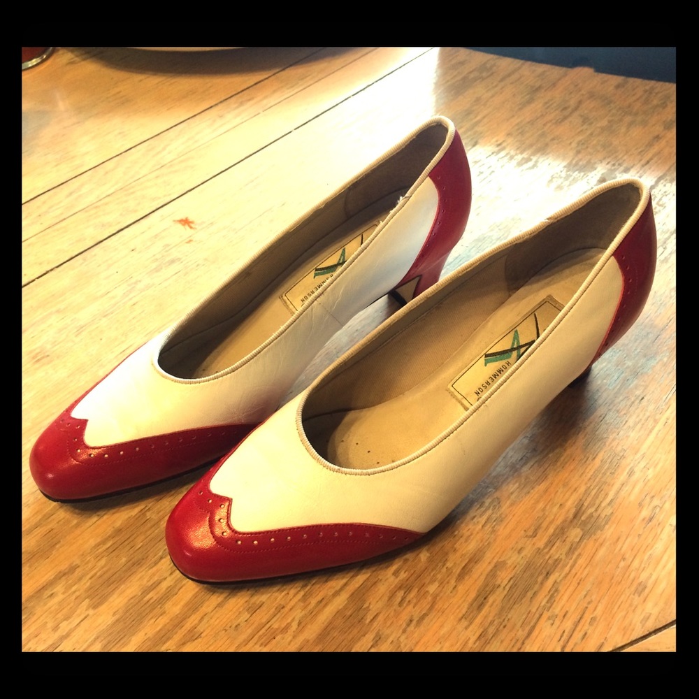 SOLD Vintage red and white pumps size 8